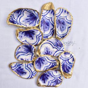 Large Print Blue and White Scallop Oysters